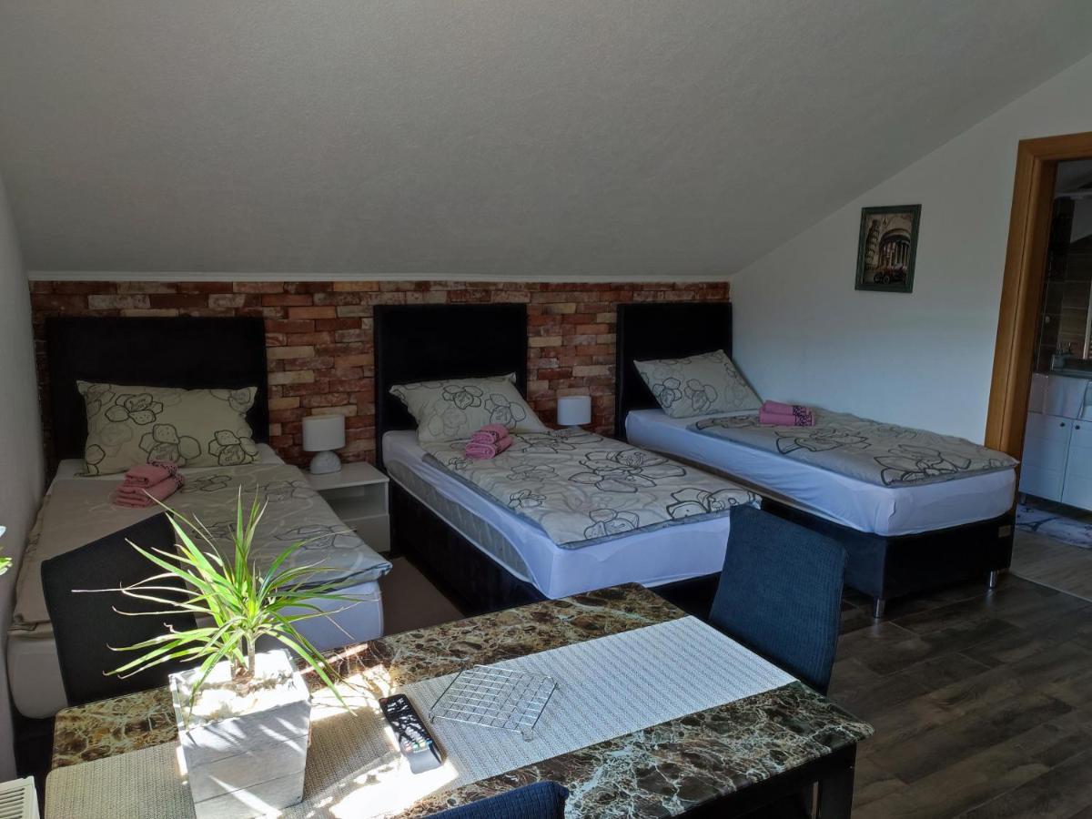 Apartman Toni Gračac Екстериор снимка