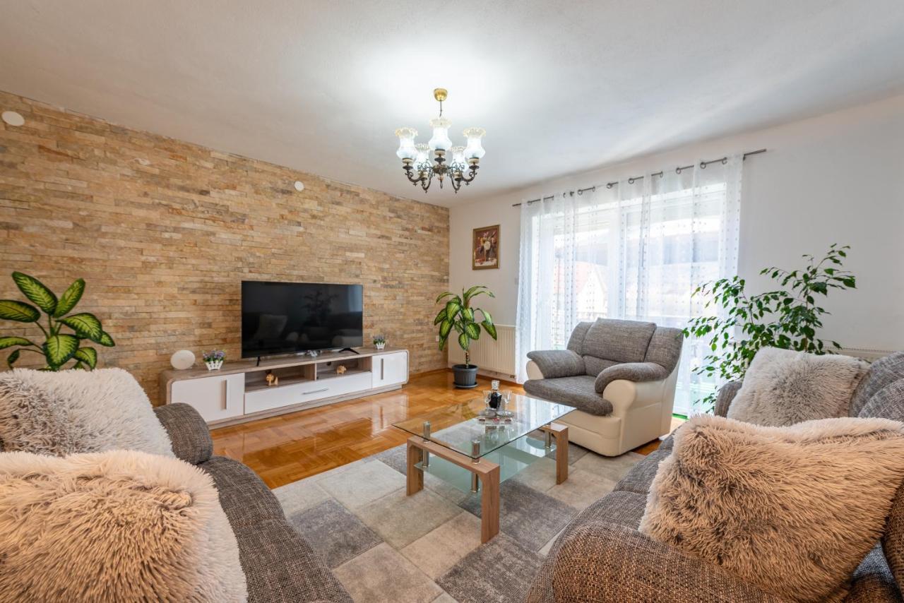 Apartman Toni Gračac Екстериор снимка