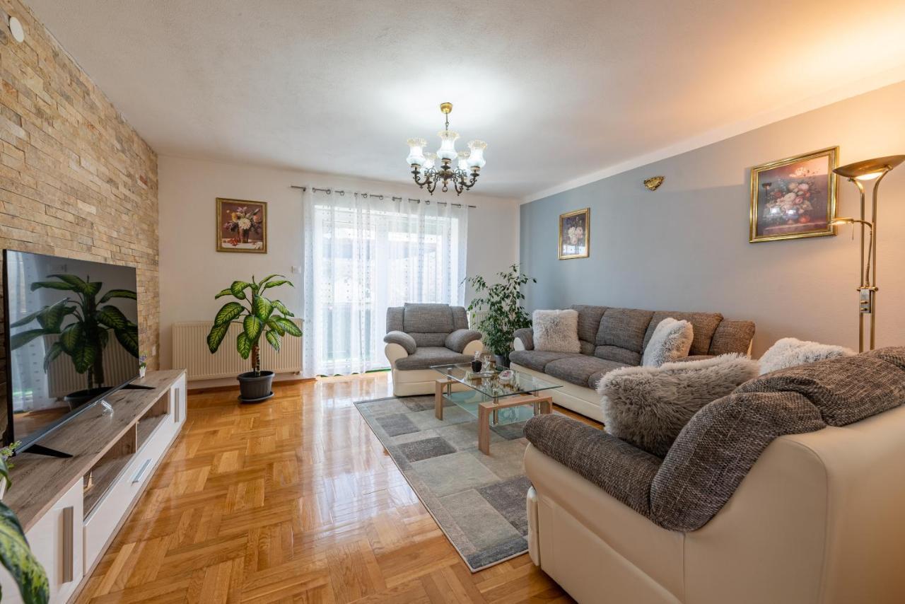 Apartman Toni Gračac Екстериор снимка