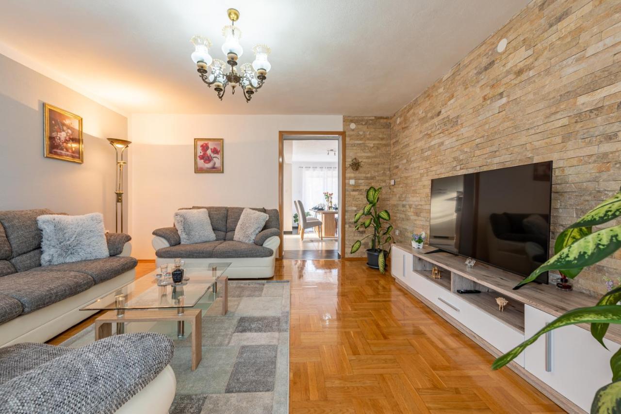 Apartman Toni Gračac Екстериор снимка