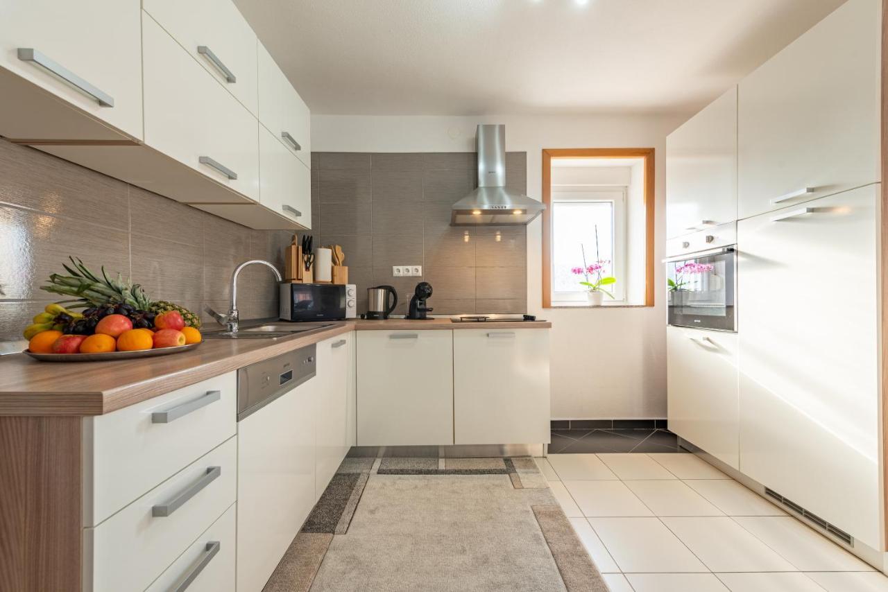 Apartman Toni Gračac Екстериор снимка