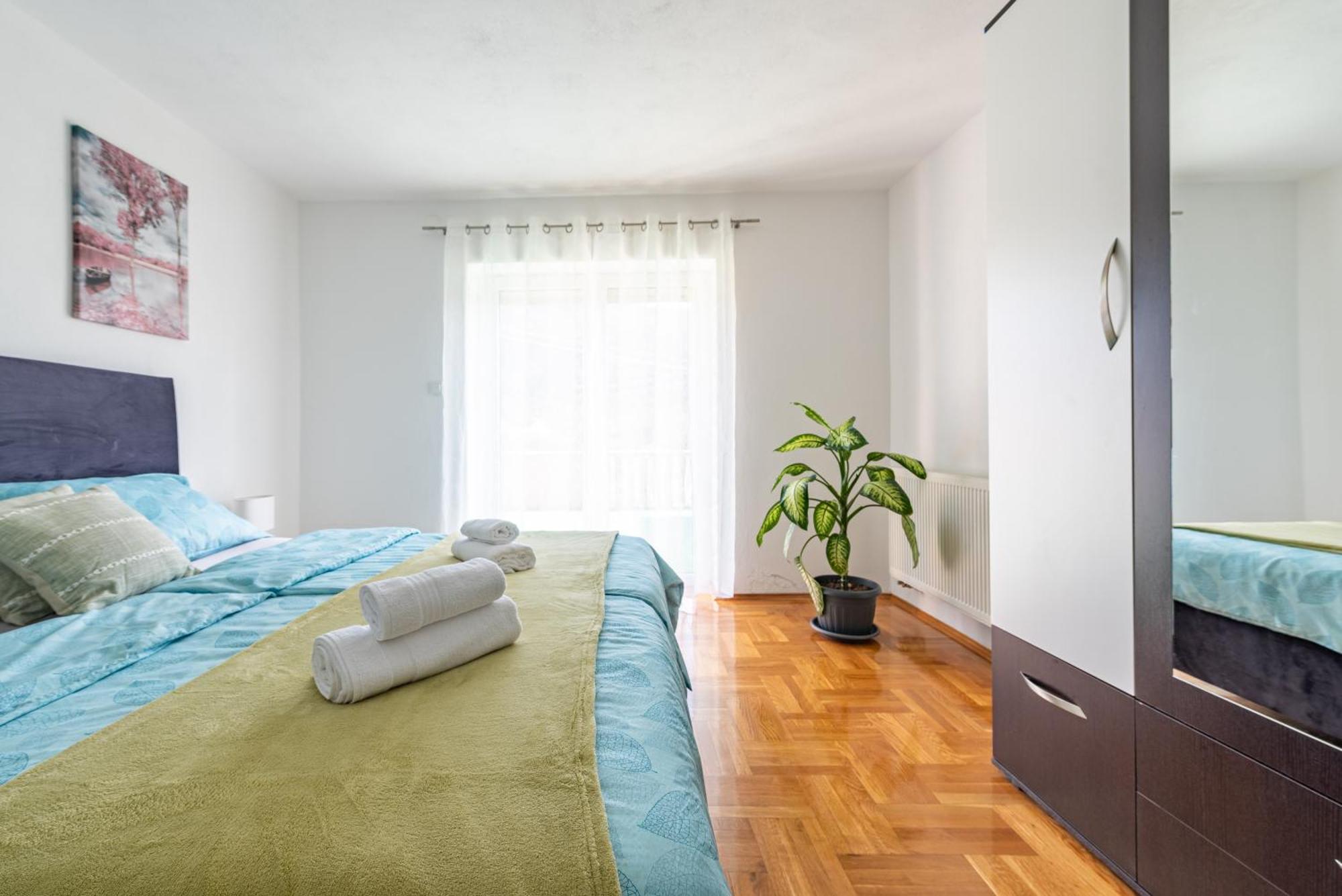 Apartman Toni Gračac Екстериор снимка
