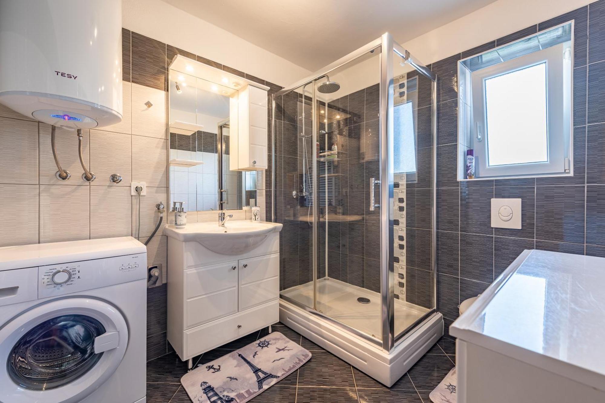 Apartman Toni Gračac Екстериор снимка