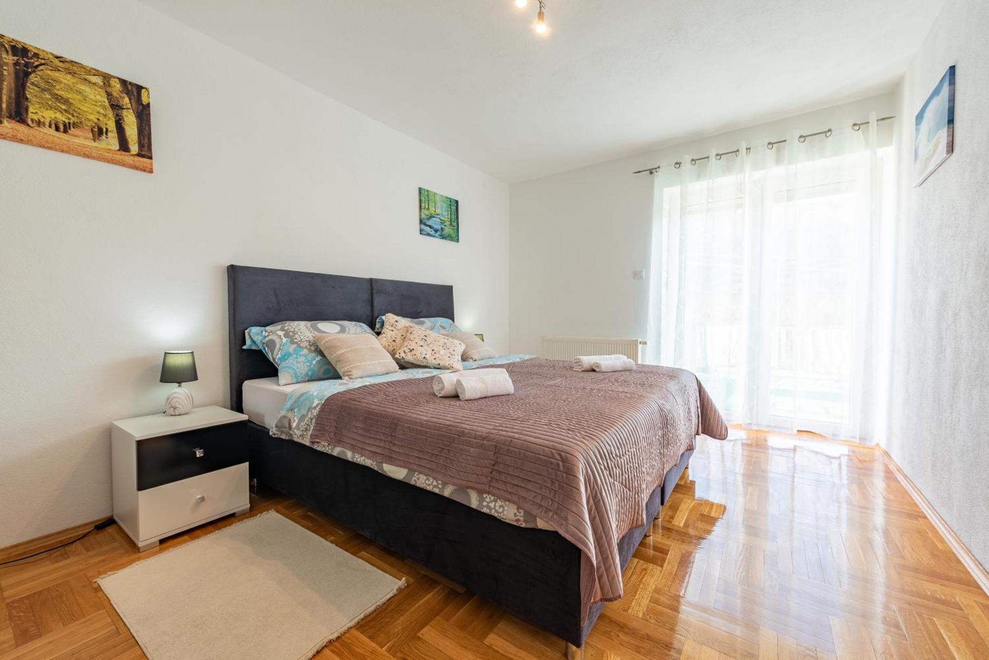 Apartman Toni Gračac Екстериор снимка