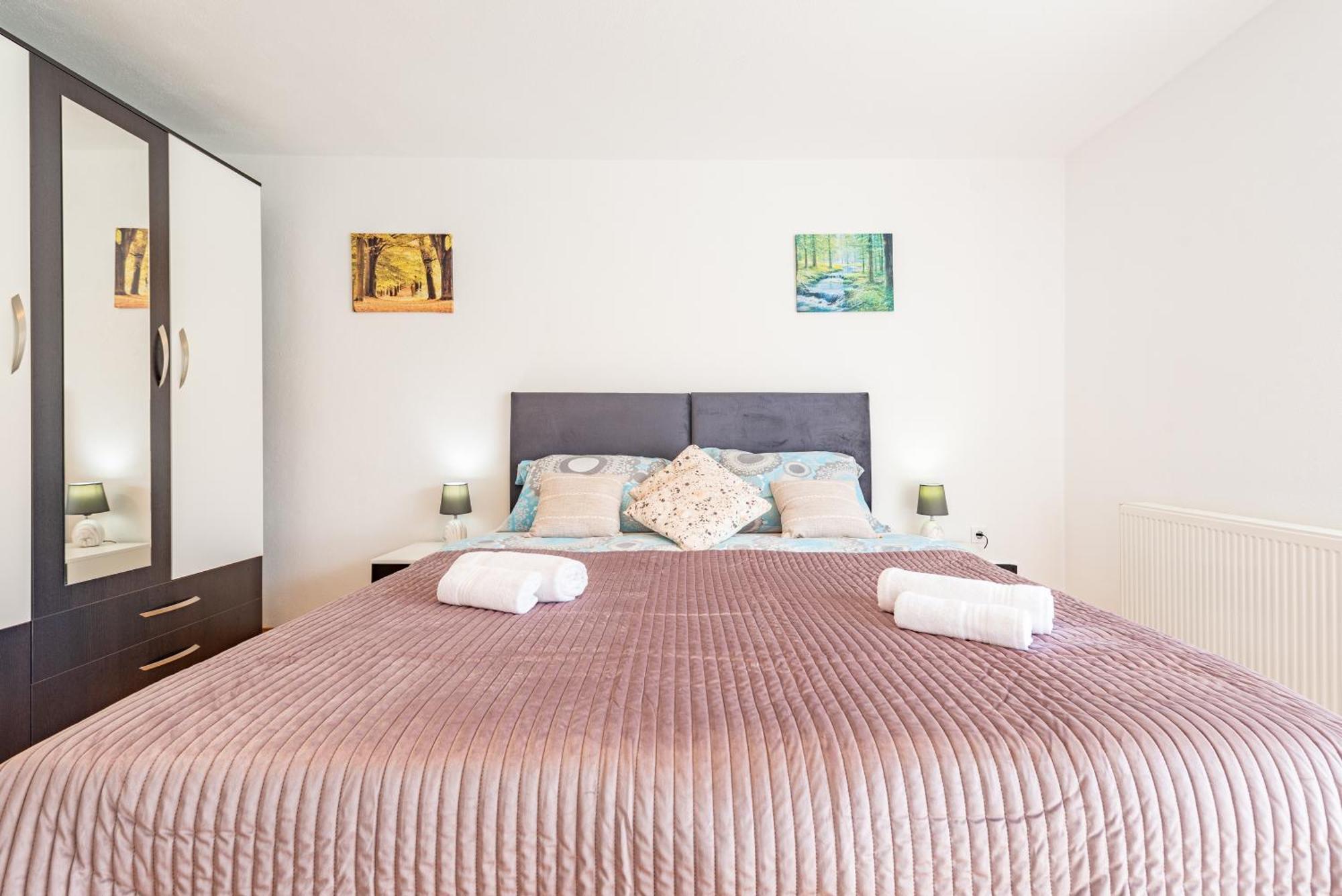Apartman Toni Gračac Екстериор снимка