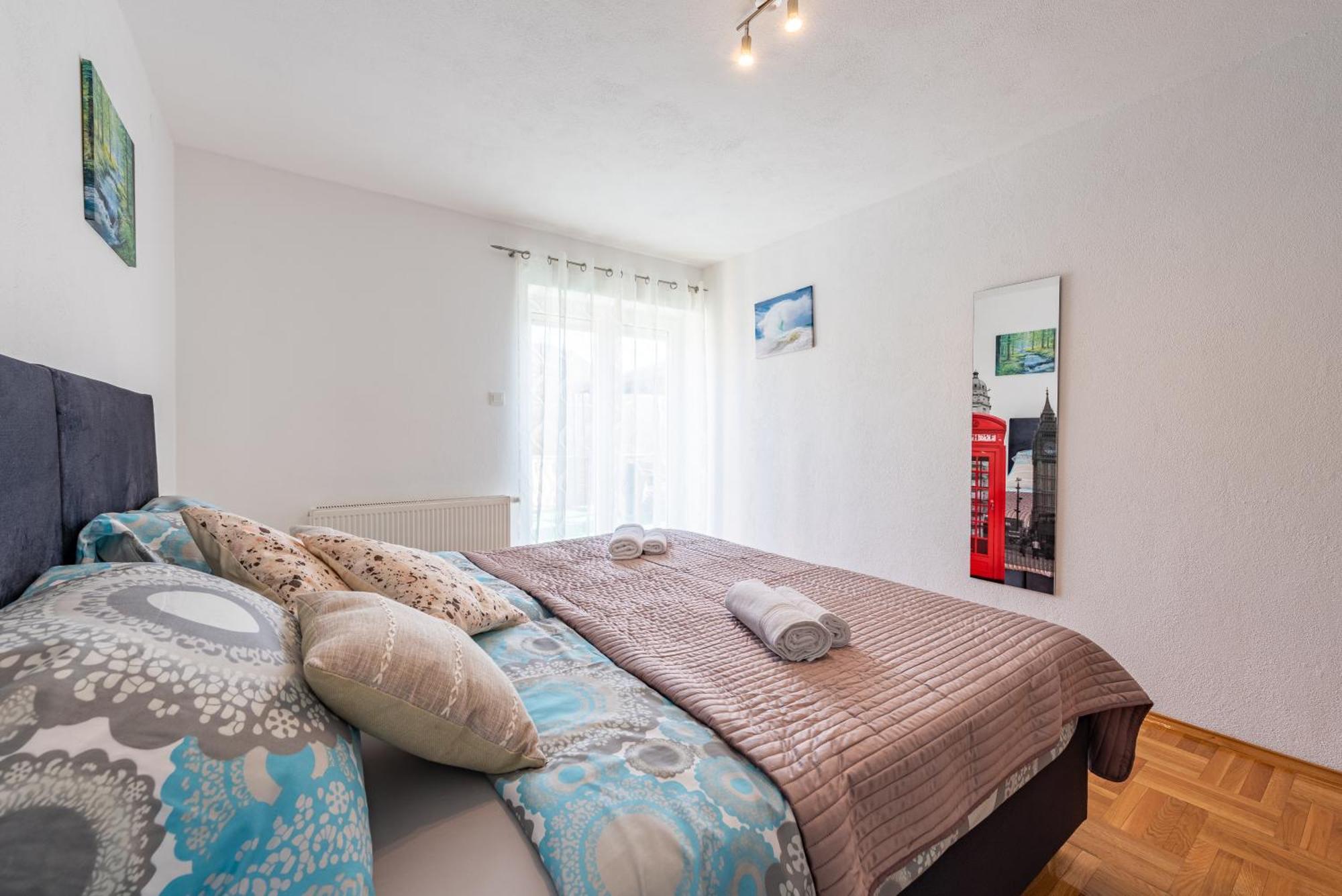 Apartman Toni Gračac Екстериор снимка