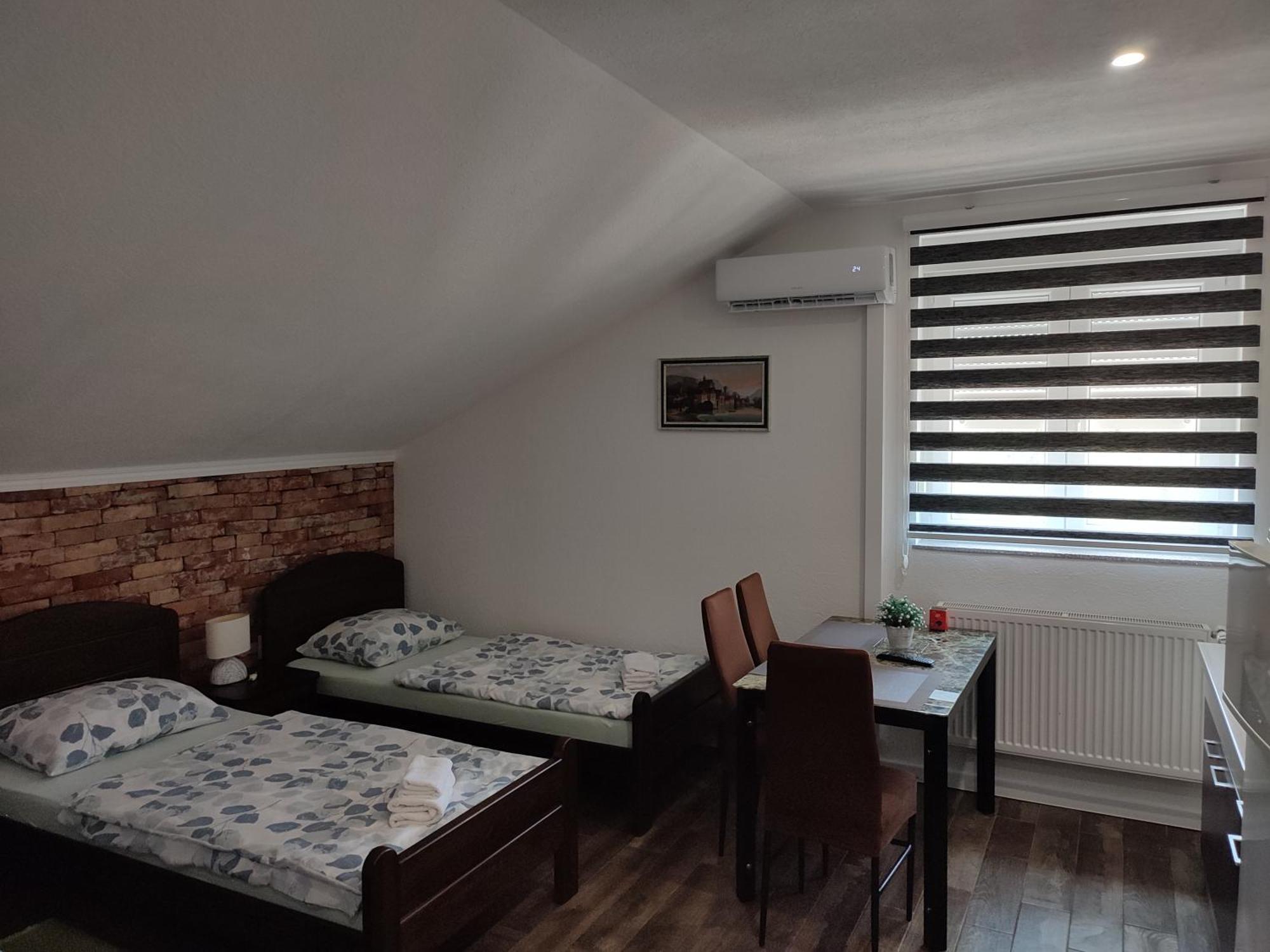 Apartman Toni Gračac Екстериор снимка
